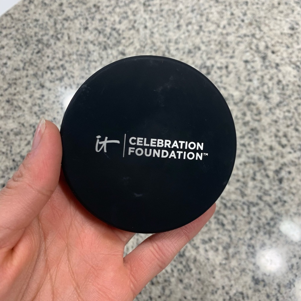 IT Cosmetics Celebration Foundation - Used Once!!